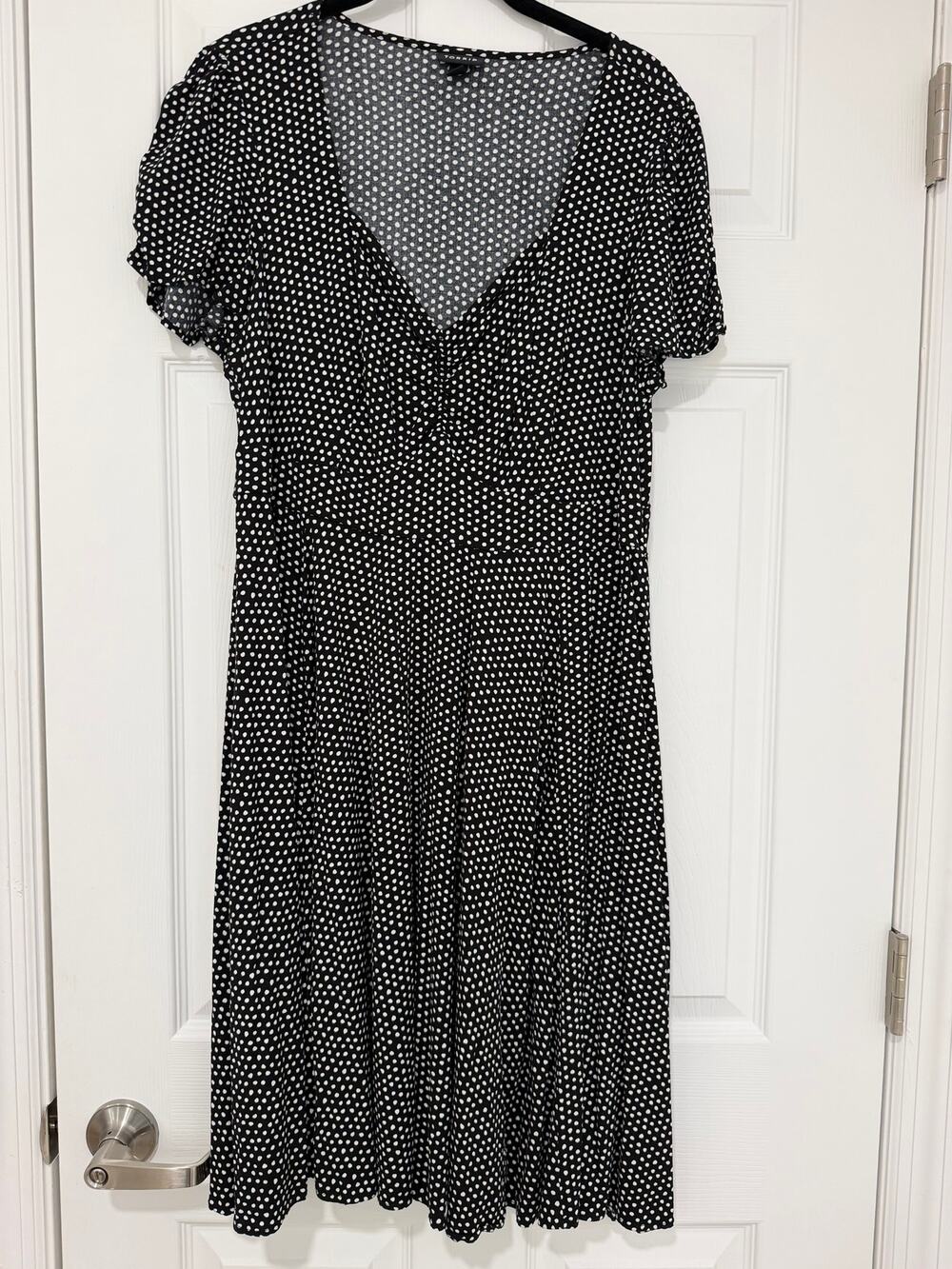 Torrid - Women's - Black & White Polka Dot Challis Skater Dress - Size 1